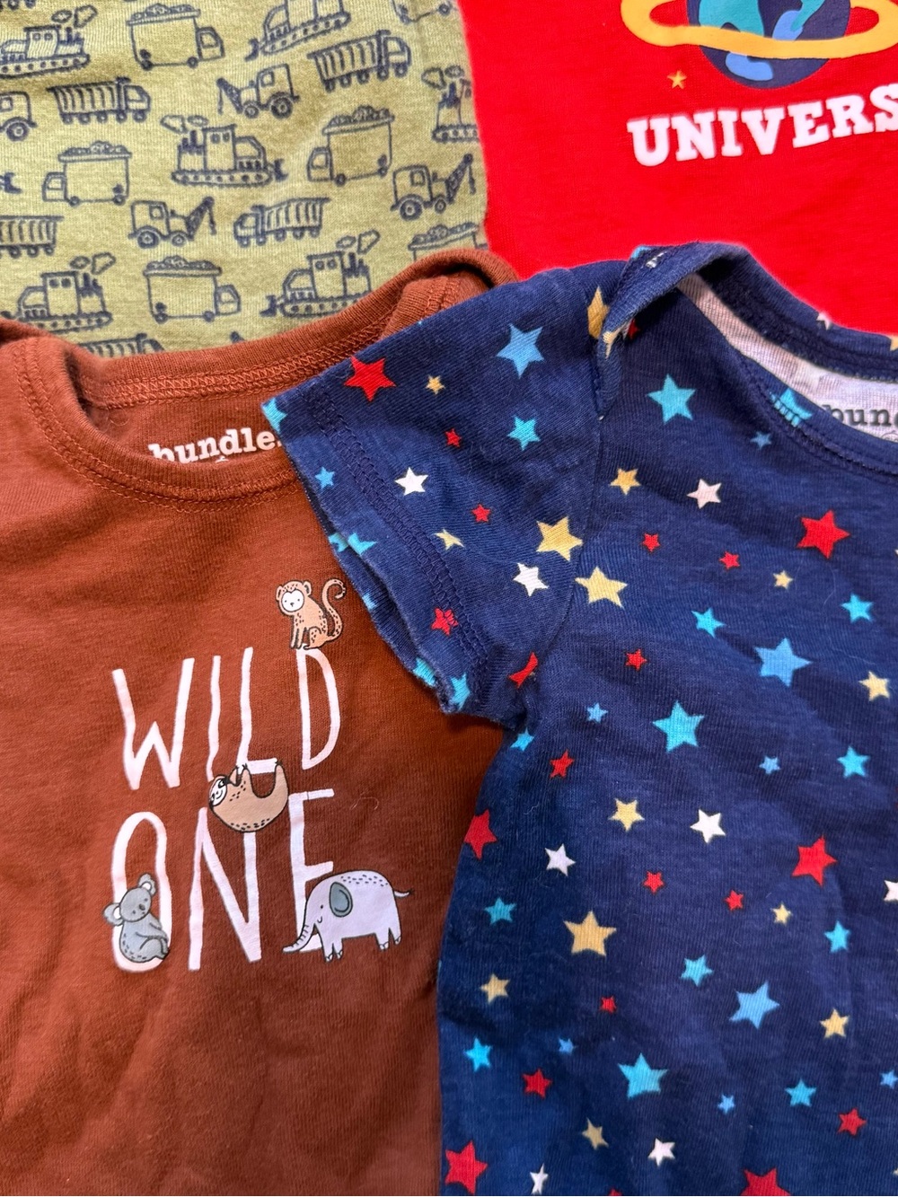 Bundle of 4 9-12M Kids One-Piece Bodysuit Set - Red, Green, Brown, Navy - Picture 3 of 4